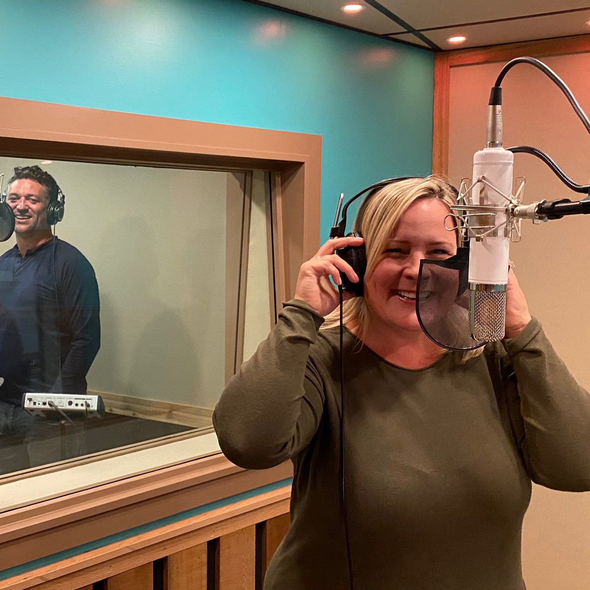 JohnnyMarkin's tweet photo. And so - final recording session of #lightofdayproject with these crazy-talented people! Jonathan and Joleen Van Dyke, Jeri-Leanne Kemsley, and Aaron Bartlett. Final touches to #maythegrace benediction song. It's always a privilege to have so much musical talent in one room! https://t.co/gUn3EABh9n