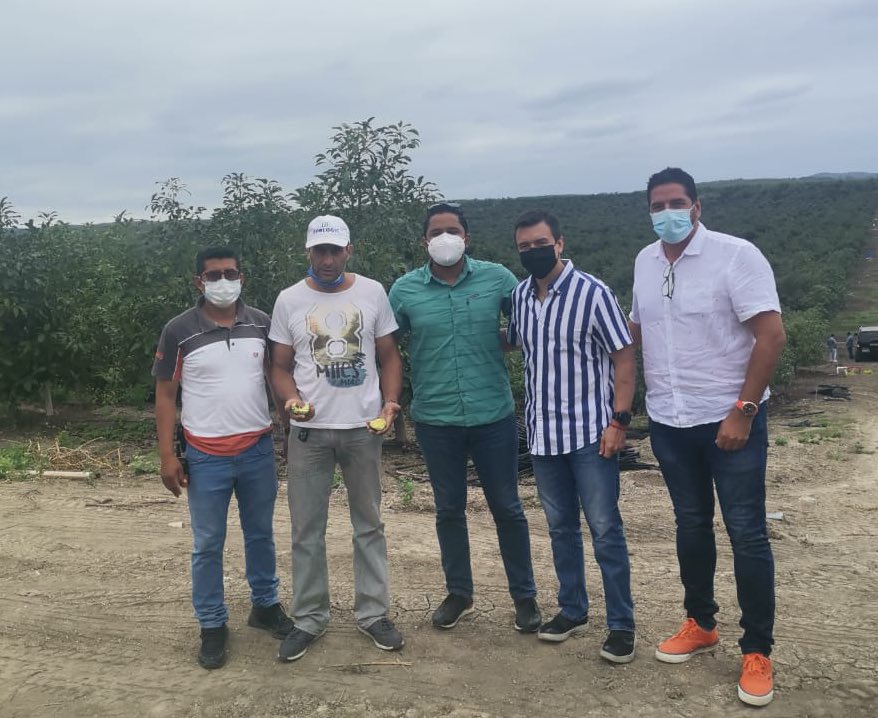 DanielNoboaOk's tweet photo. Lo leí y no dudé en acomodar mi agenda e irlos a visitar, estoy realmente orgulloso de lo que me contaron, no olvidaré todos sus pedidos, sobre todo los procesos que desde la política debemos corregir para que miles de soñadores sigan enalteciendo a este país. 
#UnaNuevaEtapa https://t.co/wJ7tV1VMuD
