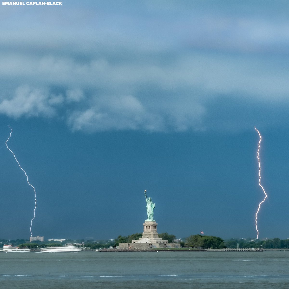 WHAT A SHOT! 🤯 This stunning photo of lightning was captured over the