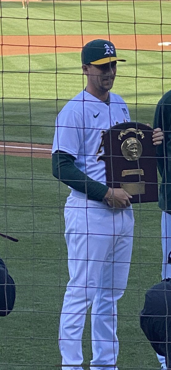 DALLASBRADEN209's tweet photo. Stephen Piscotty receiving the Lou Gehrig award today for his incredible work to help find a cure for ALS. https://t.co/iazCGMAULL