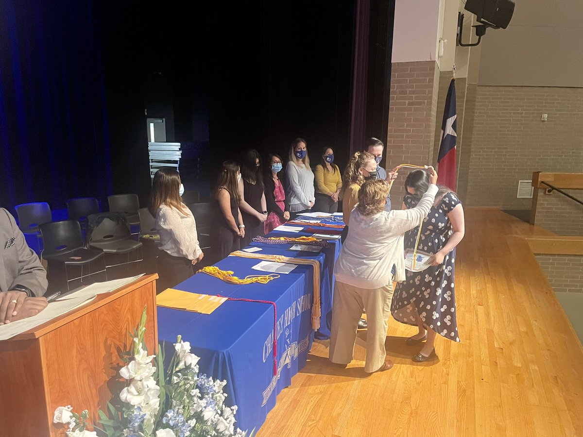 ChavezHS_HISD's tweet photo. We’re extremely proud of our top 10% Scholars!! They have faced and met every challenge on their road to excellence. #AcademicHonorsBanquet https://t.co/3KuWcw6j2e