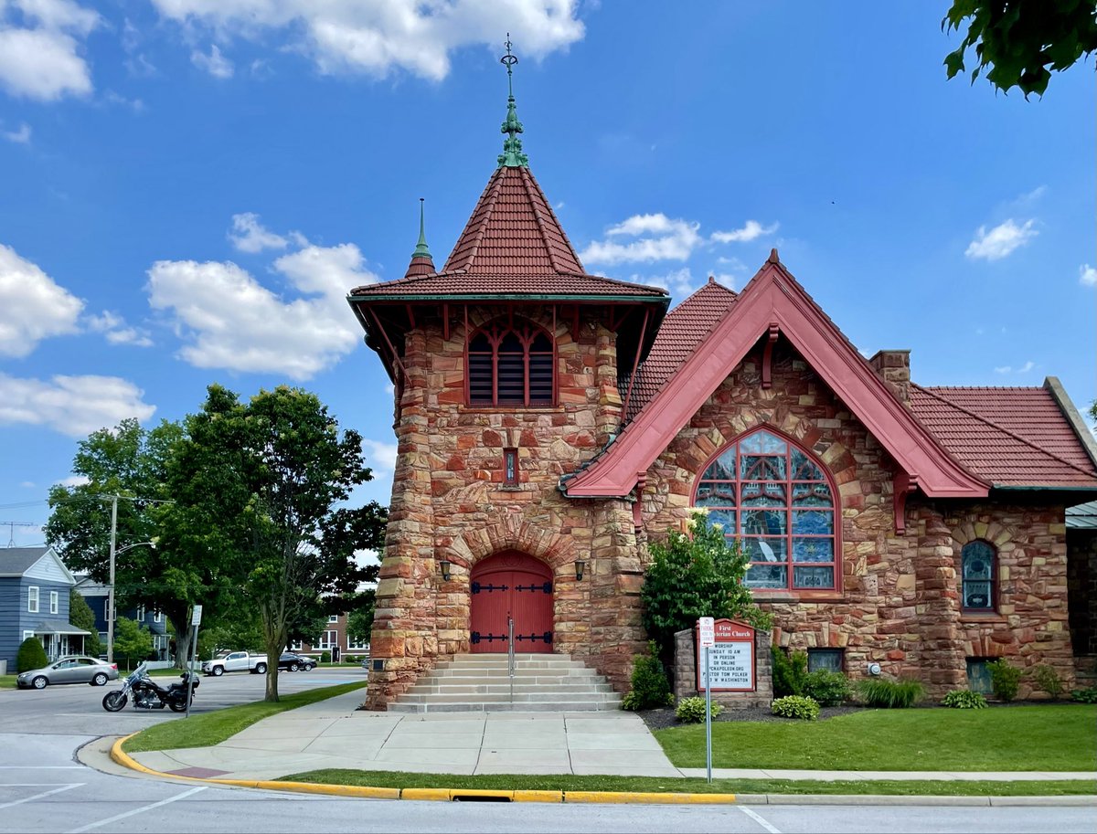 JoshLipnik's tweet photo. Harry Wachter, First Presbyterian Church (1901) Napoleon, OH

Very unusual American Craftsman style church, built of distinctive heavily variegated sandstone from quarries near Mansfield, OH. https://t.co/QulCL1asZJ