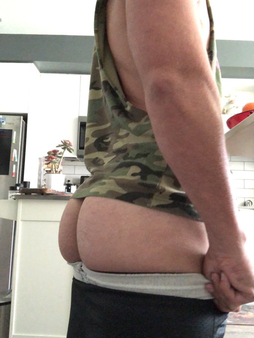 On Zoom...so who really needs pants! ???? https://t.co/VWDqcIu2kN