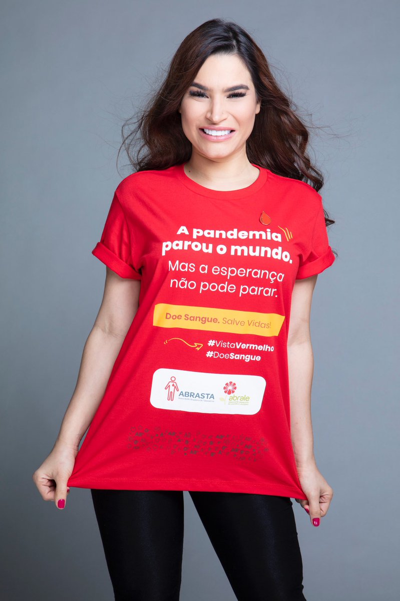 A cada 15 minutos uma pessoa precisa de sangue no Brasil. Mas, você sabia que 1 doação pode salvar até 4 vidas? Por isso, hoje eu estou aqui junto com a @abraleoficial e @abrastaoficial, para lhe convocar: #VistaVermelho e #DoeSangue.