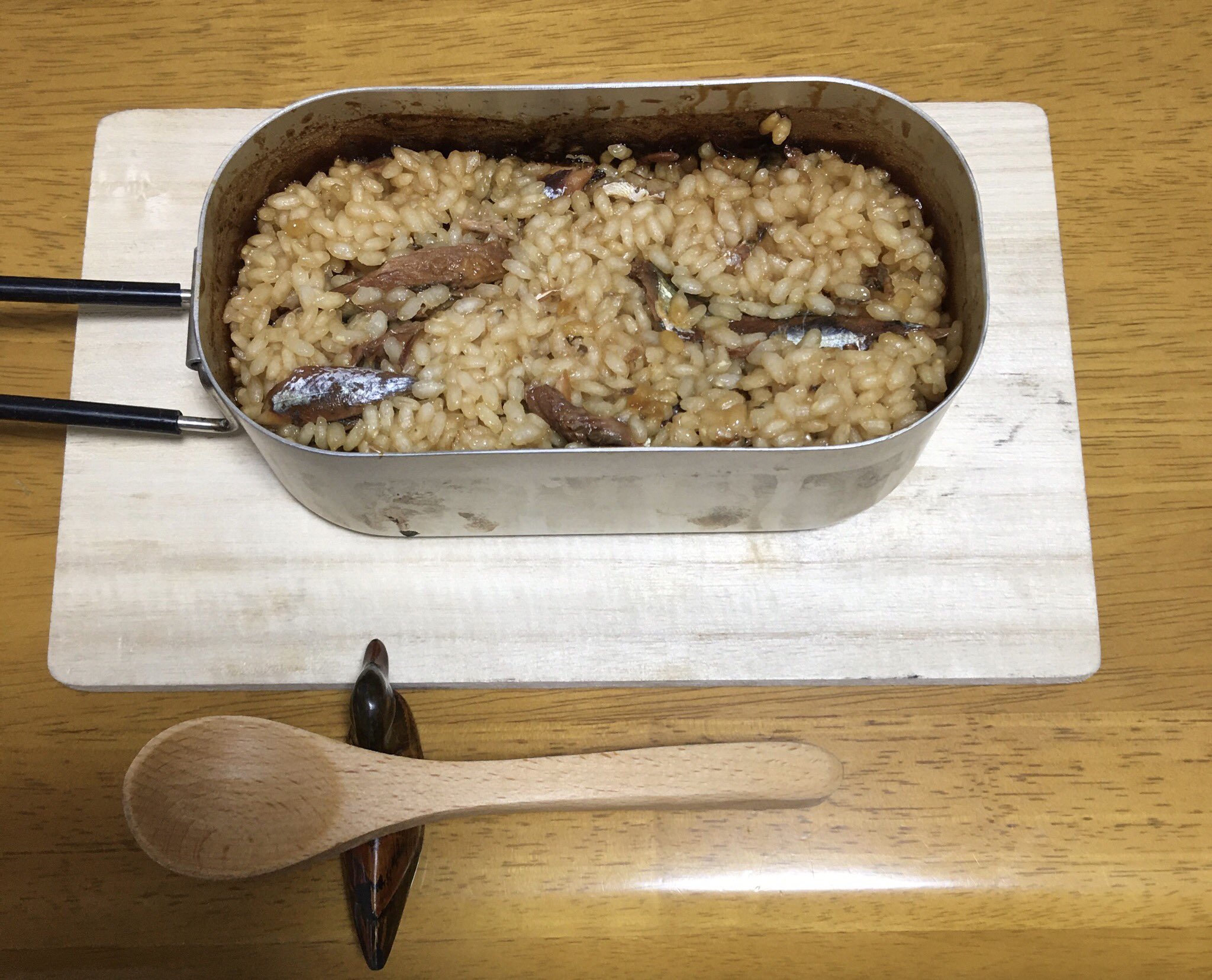 تويتر Michael على تويتر 本日のキャンプ飯 小鯖の炊き込みご飯٩ ๑ 0 ๑ ۶ ダイソー釣具で釣った小鯖の味噌煮をダイソーメスティンで炊き込みご飯にしてみました 麺つゆとバターとおろし生姜で味付けしました メスティン飯 100均キャンプ ダイソー釣具