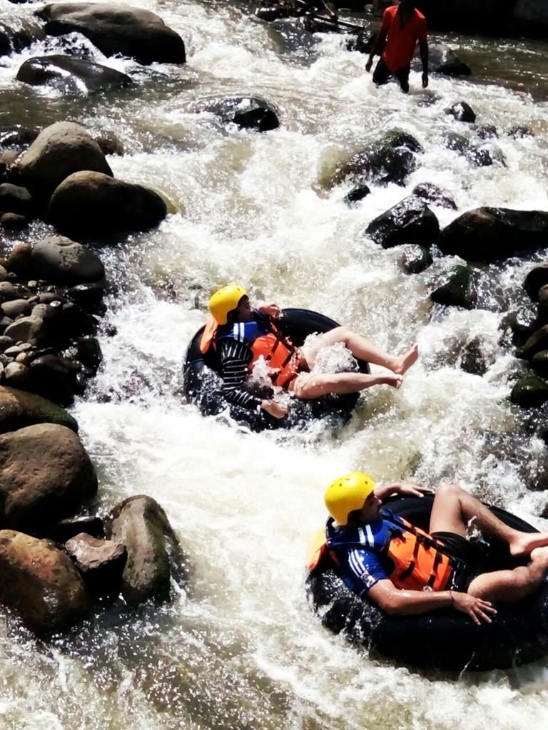 EastJavaTourism's tweet image. #Nganjuk Regency, there is a good destination called #PetungUlungAdventure is known for its river tubing. Tourists only need to reach Sawahan Sub-District and head to the village right away. This extreme and fun sport would satisfy everyone #TravelToEastJava #VisitIndonesia