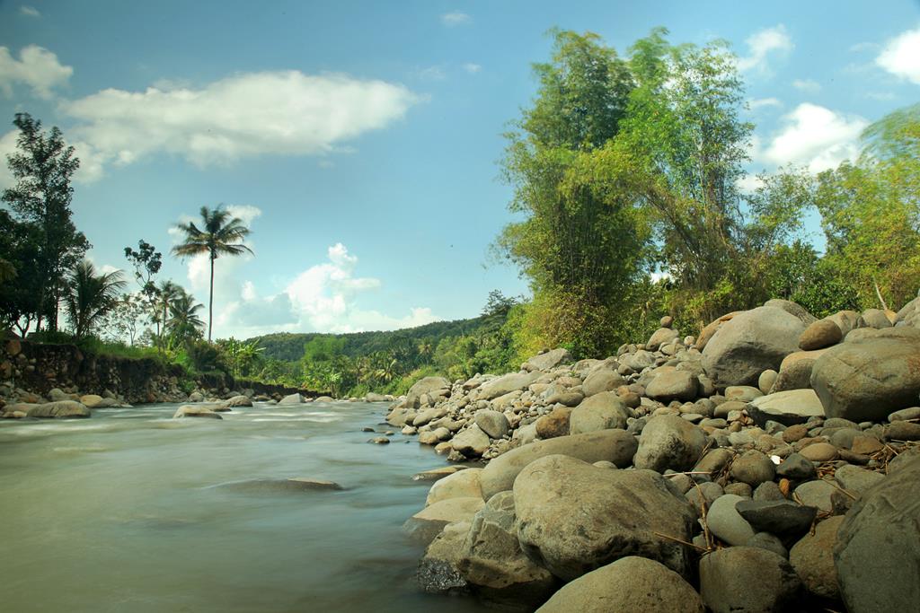 EastJavaTourism's tweet image. #Nganjuk Regency, there is a good destination called #PetungUlungAdventure is known for its river tubing. Tourists only need to reach Sawahan Sub-District and head to the village right away. This extreme and fun sport would satisfy everyone #TravelToEastJava #VisitIndonesia