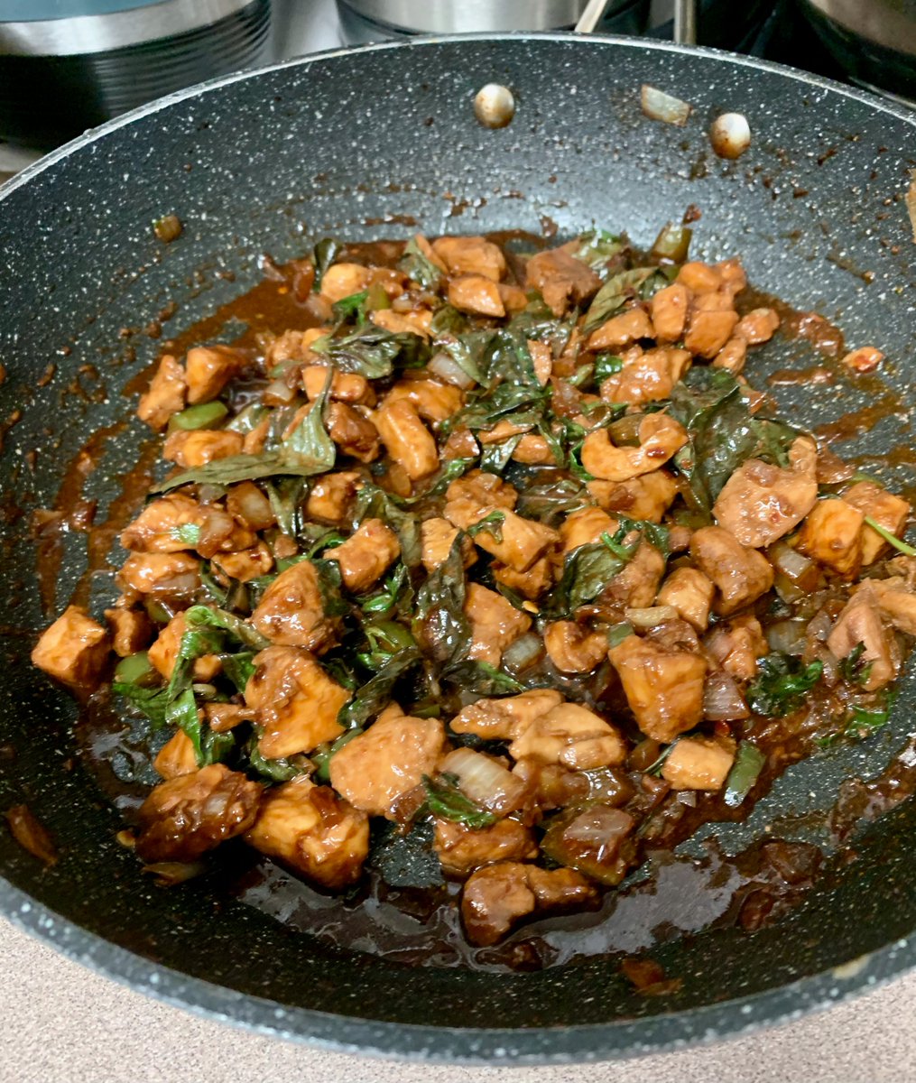 NavinAutar's tweet image. Thank you to my brother 🙏 for the flavorful and satisfying homemade dinner last night of 🍽️ Shanghai Noodles, Shanghai Bok Choy, Sweet and Sour Chicken and Thai Basil Chicken, which all hit the spot. Delicious chow - what a treat it was! 😋

#homecooking #homemade #dinner