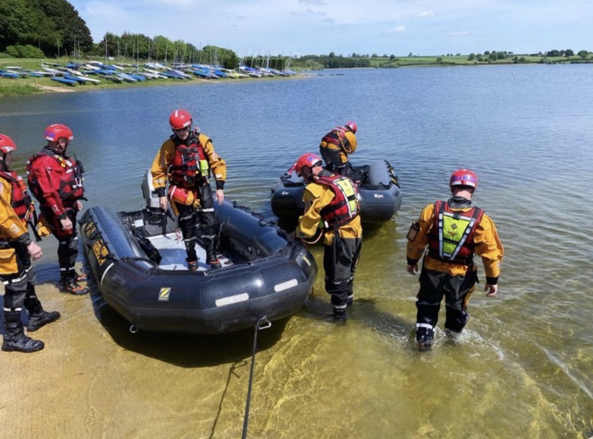 ashtugby's tweet photo. Great team, highly trained professionals, working to keep their communities safe. Well done @NFRSMereway @20NFRS great day water rescue training and thank you for the input. #WaterSafety @northantsfire https://t.co/WcNvV5JqWD