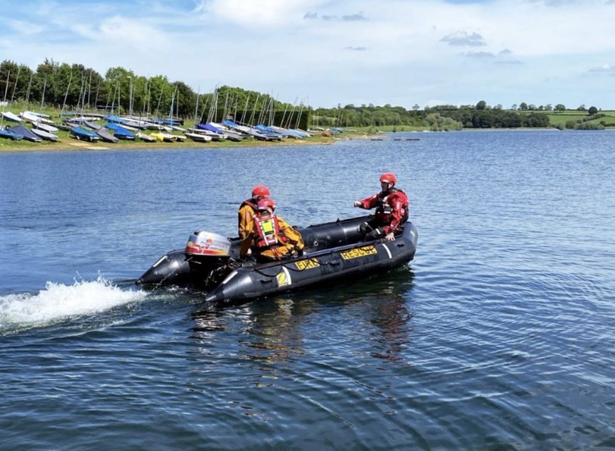 ashtugby's tweet photo. Great team, highly trained professionals, working to keep their communities safe. Well done @NFRSMereway @20NFRS great day water rescue training and thank you for the input. #WaterSafety @northantsfire https://t.co/WcNvV5JqWD