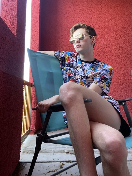 Summer time sadness #LanaDelRey get outta my head https://t.co/ZOCyUxrBn0<a href="/tag/lanadelrey"class="tags">#LanaDelRey</a>