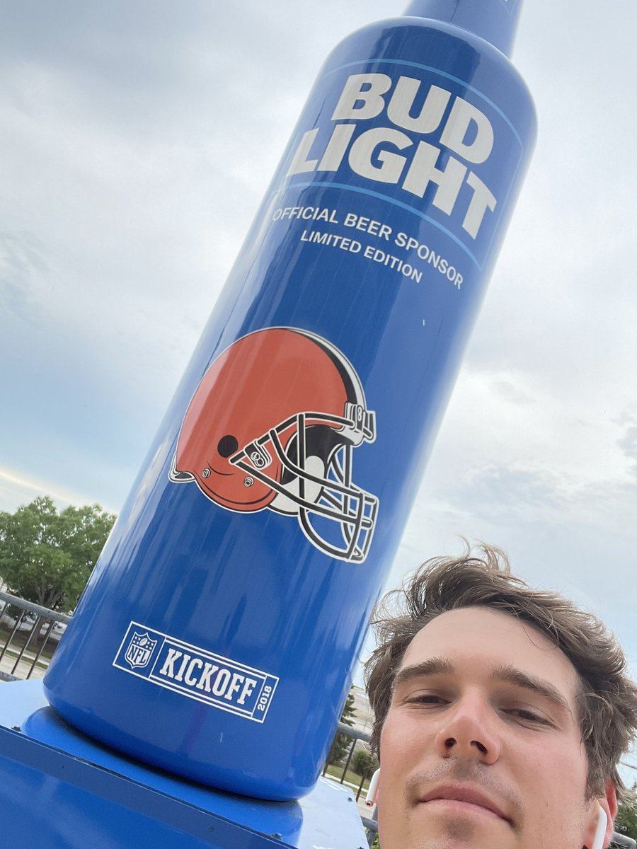 jleodugan's tweet image. Deleting #amillion #brownsbottles this season