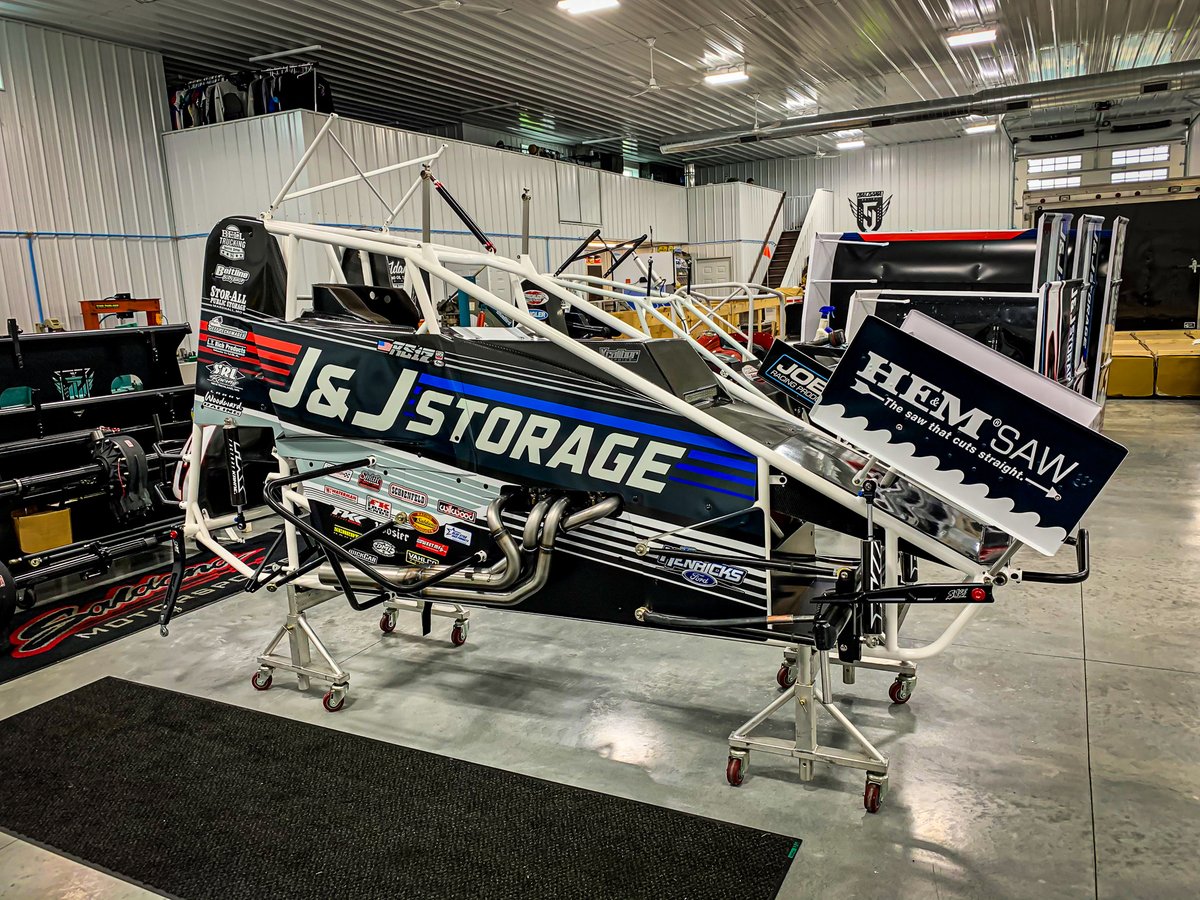 The new Saldana racing shop is starting to fill up quick. #SmithTi