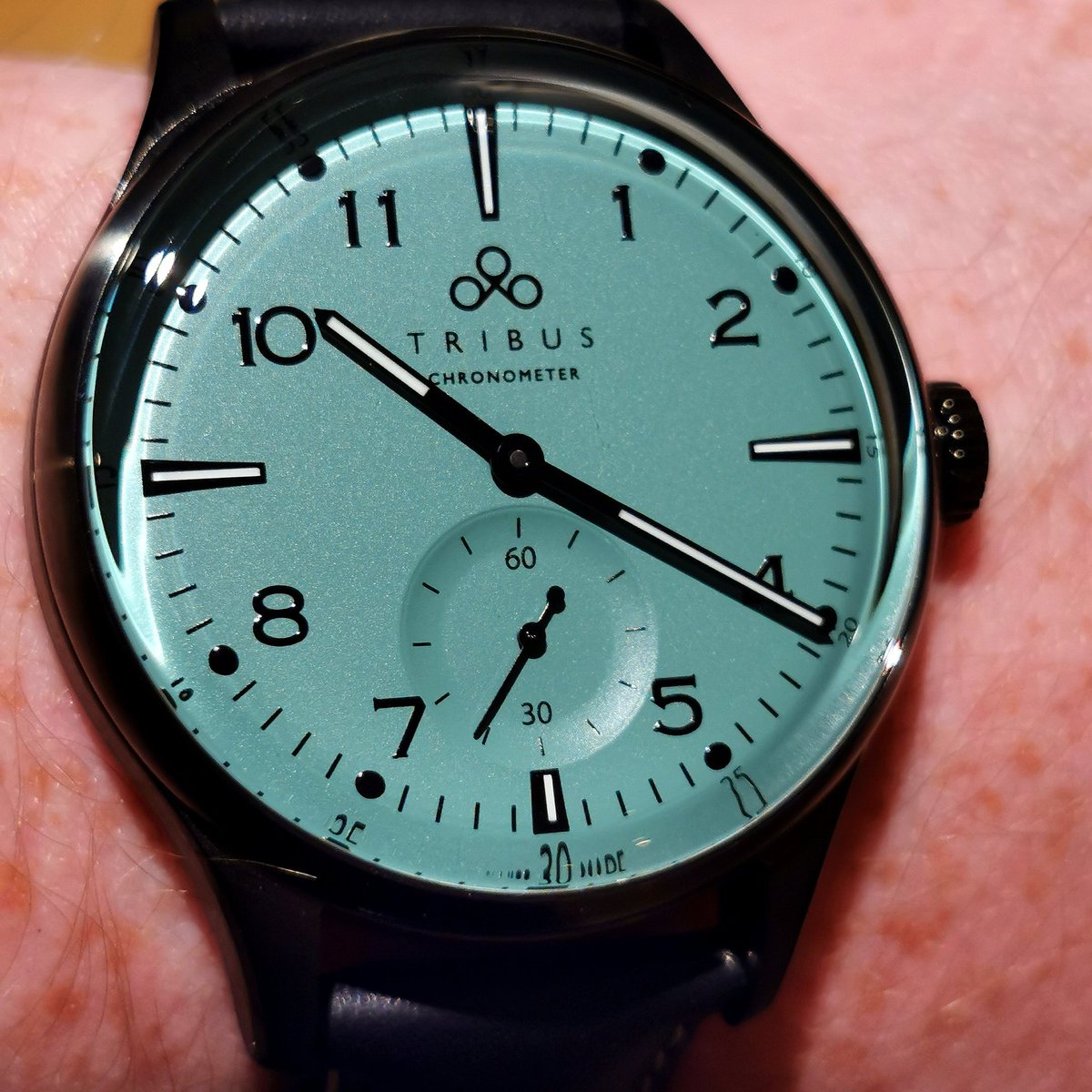 WatchJunKy's tweet photo. The stunning Tri-01 Small Seconds I absolutely love this watch 😍 @tribuswatches
#watchjunky #tribuswatches #smallseconds #horology #chronometer #tribus #watchesofinstagram #watchfanatic #watches #wristcheck #wristwatches #wristwatchcheck #watchphotography https://t.co/ZQJCWh4bjU