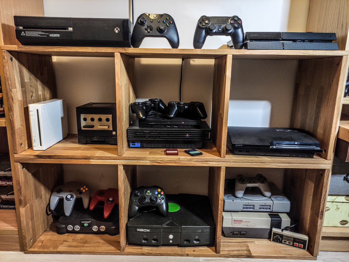 AlraidGames's tweet image. Mi nuevo setup de consolas en la game room!!