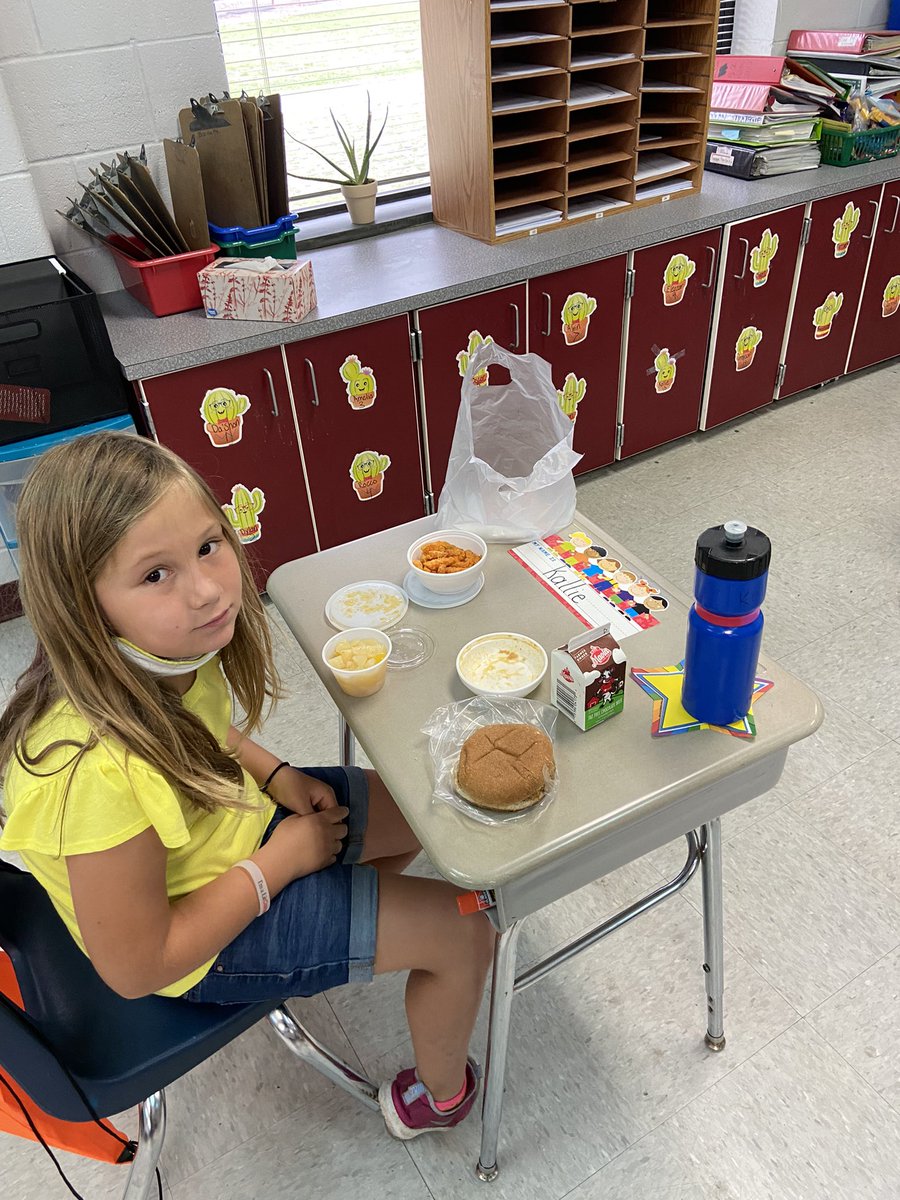 Bennett_MCS_AP's tweet photo. @VLES_MCS @CamScots Thank you @NutritionMCS for ensuring our Power Up! Summer Academy students have a hot nutritious meal each day! @MooreSchools https://t.co/snwb6wKUCL