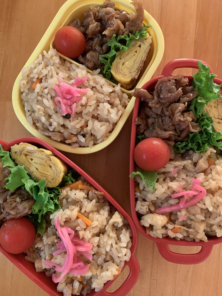 やっちん オヤジ弁当です 鶏めしに 玉子焼きと焼肉ですね 鶏めしは 簡単に決まったのですが おかずが決まらず苦戦しました 冷蔵庫の中も寂しくなってきました オヤジ弁当 手作り弁当 毎日弁当 お弁当 鶏めし 男飯 主夫