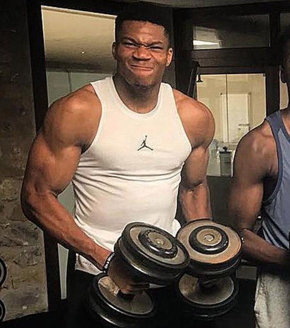 ExBrodie's tweet photo. los últimos 4 mvp https://t.co/SqR9m8Yhtm