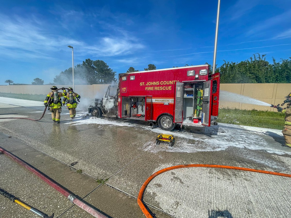 THEJFRD's tweet photo. Crews responded to a commercial vehicle fire on I-295 north at Gate Parkway…it was our brothers from @SJCFireRescue transporting a patient and family member…we were there to help fast and no further injuries were sustained. @CityofJax @FirehouseNews @fireengineering https://t.co/08Yhy2IO3t