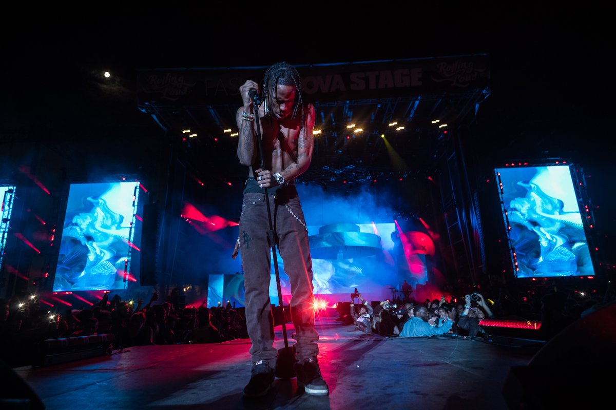 Complex's tweet photo. 🗽🚨 @RollingLoud NEW YORK LINEUP ALERT

@50cent, @JColeNC, @trvisXX, and so many more: https://t.co/pBWoAPKZlh https://t.co/qPxlbgpk2s