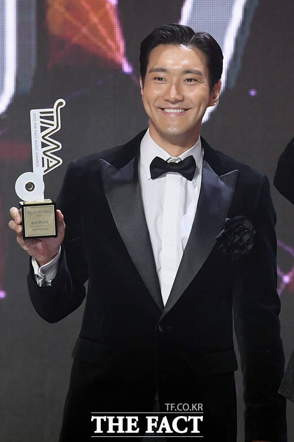 According to industry insider, #SuperJunior #Siwon has been cast as lead for TVING original 'Oh My Liqueur!', joining #LeeSunBin #HanSunhwa &amp; #Apink #Eunji who are in talks.

This will be his 1st drama after 2yrs since #MyFellowCitizens naver.me/GXEOjWk1 #KoreanUpdates RZ