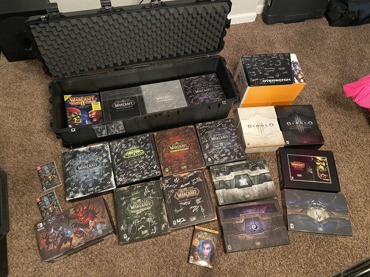 Started packing my collection up getting ready to move to Cali, figured I’d share some close ups on some random things in the process. Here is most of my #blizzard #worldofwarcraft collection. These games have been a part of my life for many years. @Asmongold would appreciate lol