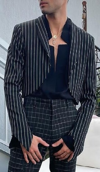 qsmpcncomlb's tweet photo. Se le ve tan lindo el traje 😩😩

#PremiosMTVMIAW 
#MTVLAFANDOMCNCOWNERS @CNCOmusic https://t.co/aF0nMaMjA6