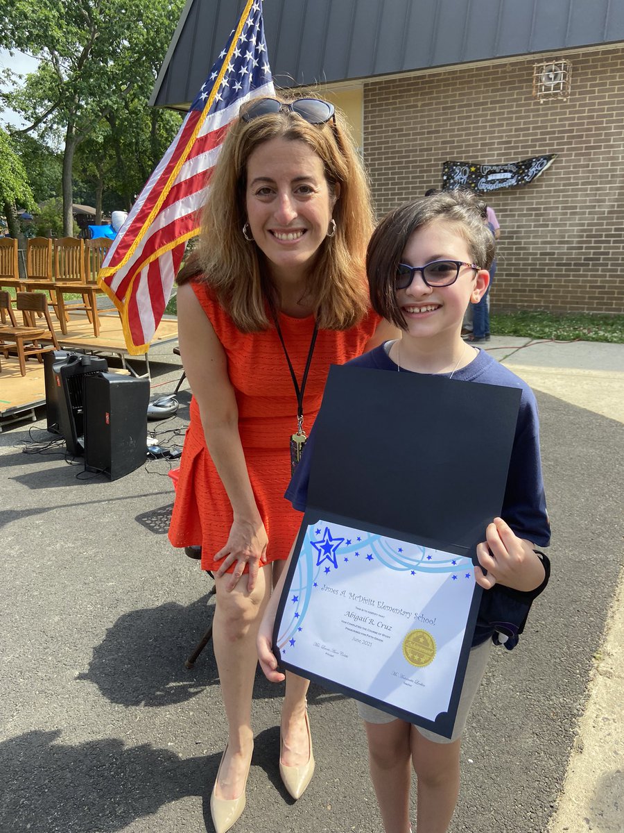 Krcruz04's tweet photo. Thank you Mrs.Larkin for being such a great 5th grade teacher and making Abby’s last Elementary school year memorable. @mrsalarkin @McDivittSchool https://t.co/tG3D685ZHk