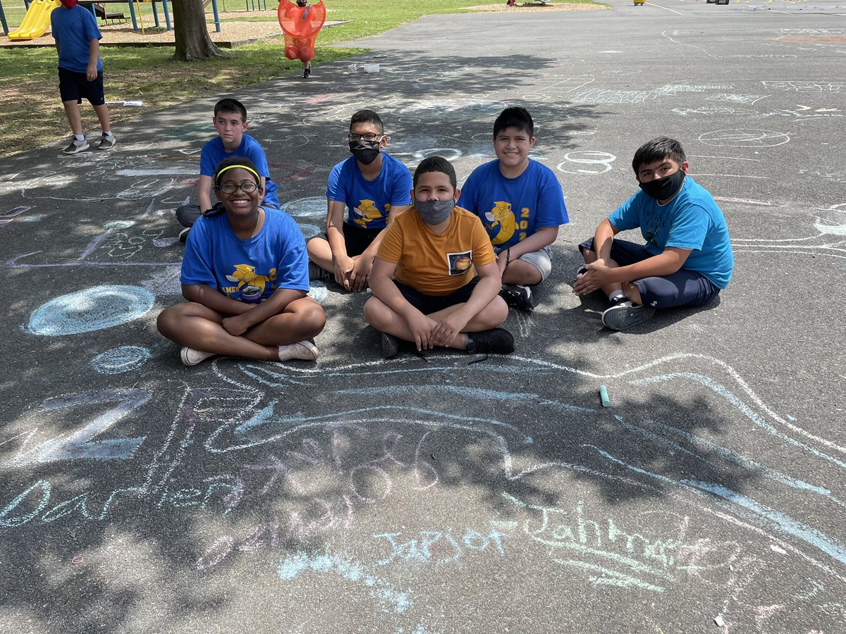 Janis Boremski (@boremskiart) on Twitter photo Sixth grade students making Dever a better place❤️ #deverunplugged <a href="/JamesADever/">James A Dever</a> <a href="/VS13UFSD/">ValleyStream13UFSD</a> Sixth grade students making Dever a better place❤️ #deverunplugged <a href="/JamesADever/">James A Dever</a> <a href="/VS13UFSD/">ValleyStream13UFSD</a>