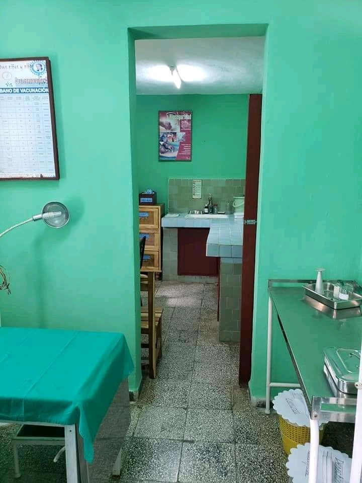 GretzaP's tweet photo. #VillaClara Seguimos avanzando en la reparación de Consultorios Médicos #Camajuani Gracias a la contribución Fondo de Bienes Culturales y las autoridades del municipio. #UnidosHacemosCuba #CubaporLaSalud https://t.co/vx0ozfEr45
