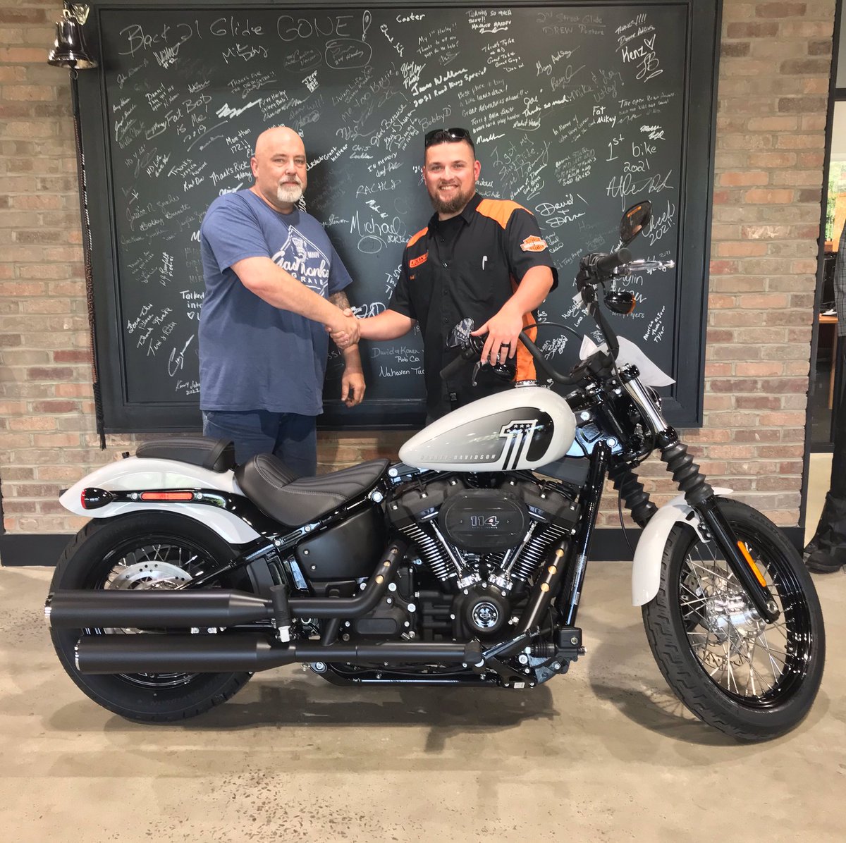 Harley Davidson Street Bob S 2021 Mobil Motor Terbaru Berita Review Panduan Membali Gambar Dan Lebih