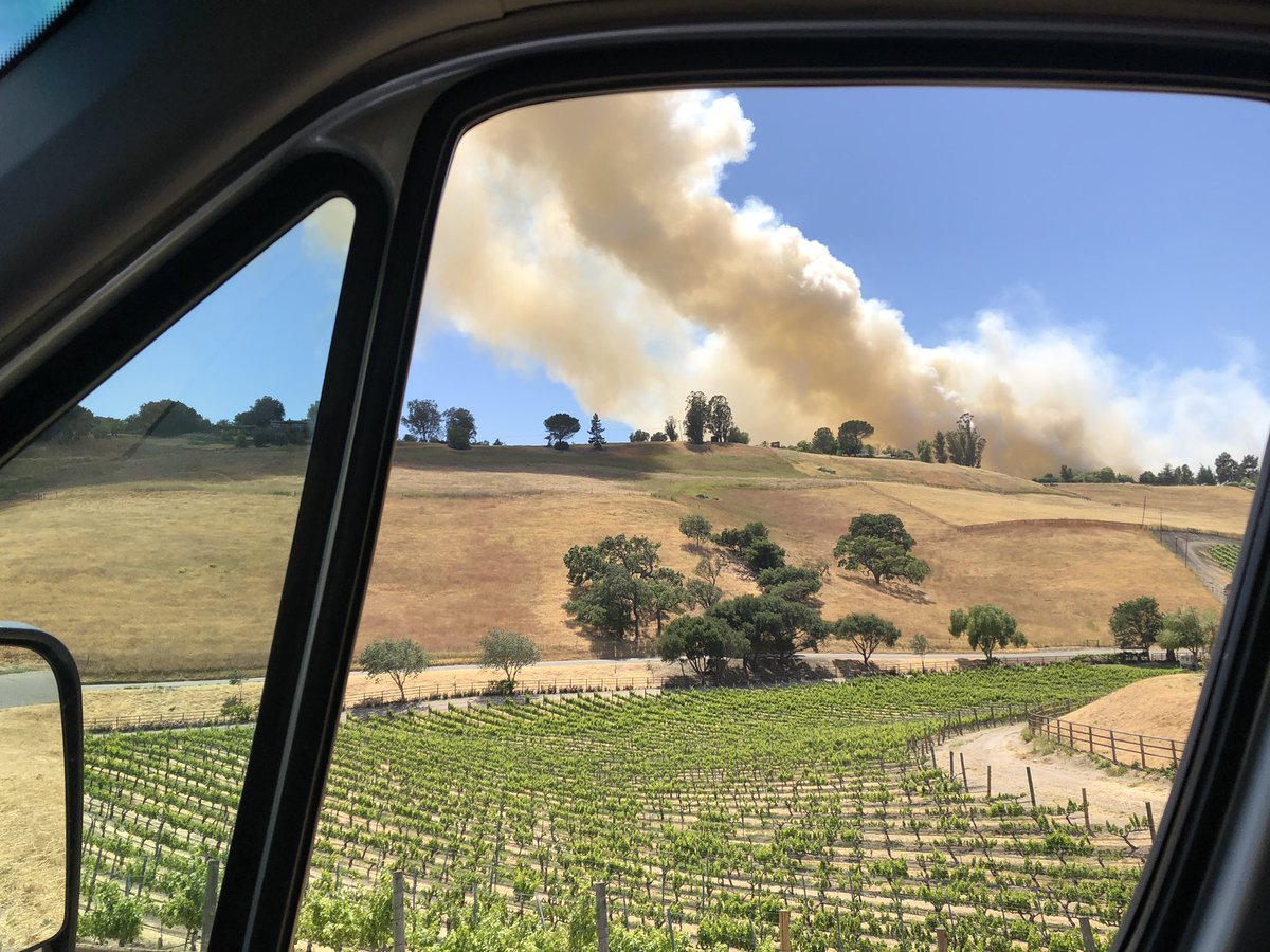 KarinaDawnLine's tweet photo. #BallardFire 30 mins ago. Stay safe everyone. https://t.co/s1m8tZmUM3