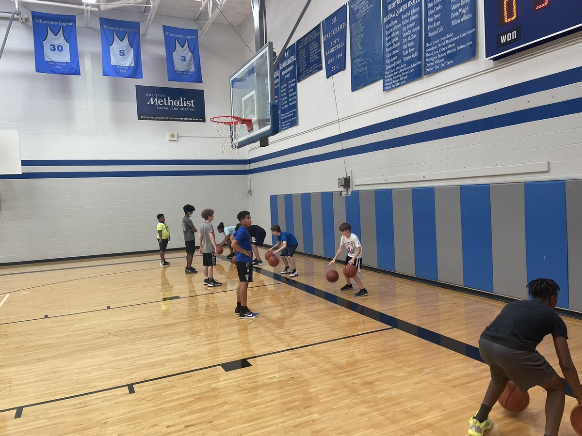 theridgehoops1's tweet photo. Day 2 of camp in the books. Kids are getting better, but more importantly having fun playing the game and they even remembered their homework (do something nice for your parents) and shared what they did with everyone!  Day 3 on deck
@Willowridge_HS @WillowridgeFB @FBISDAthletics https://t.co/Ya39Jz2HtK