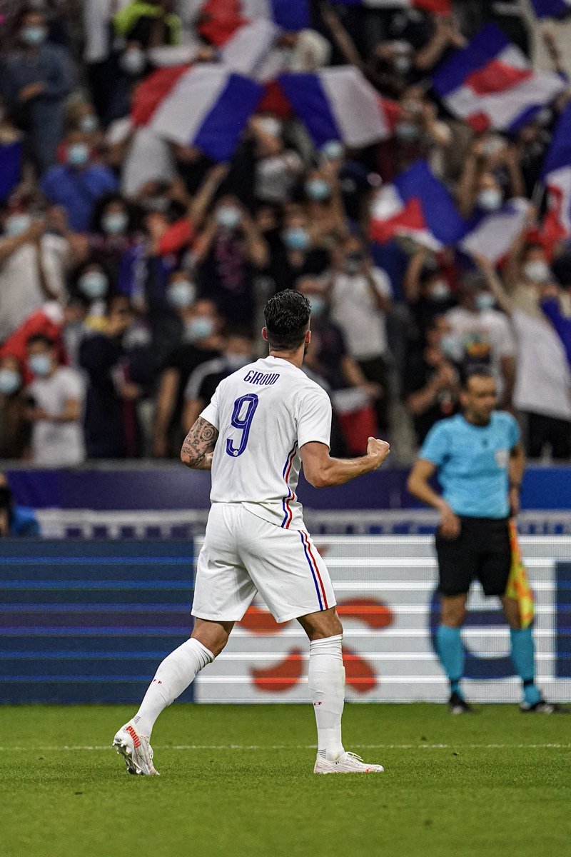 _OlivierGiroud_'s tweet photo. Great performance “Les Bleus”! 🇫🇷, 2 goals... keep the confidence high for the next week! #FiersdetreBleus     Belle perf de toute l’équipe, 2 buts on continue... Vivement mardi prochain 💪🏼 https://t.co/xx6UAAz9t1