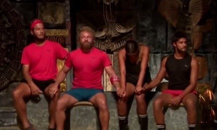 Kırmızı takım poyrazın yaverlerini teker teker eliyor  sırada yaverAyşe var 
#Survivor2021