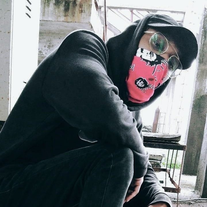 EthPotato's tweet photo. Purani shakal he yaad nahi hoti kisi ko jab se logo ko asli shakal dekhne ka shauk aaya hai.

#NewProfilePic #newtrack #LETMEFLY #hiphop https://t.co/NLTCfpapTD