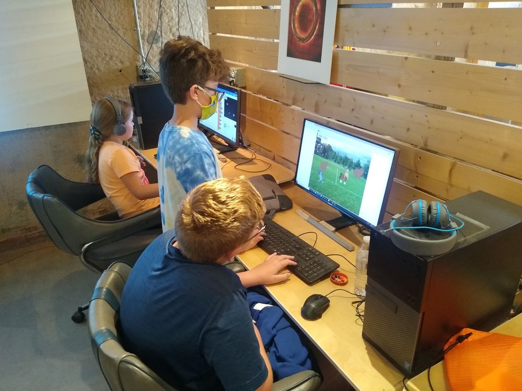 MakersEdgeWaco's tweet photo. 2021 Summer Camp here at Maker's Edge. Week one focuses all on coding, and each of our campers are working to develop their own games! https://t.co/LlKFYtEZtc