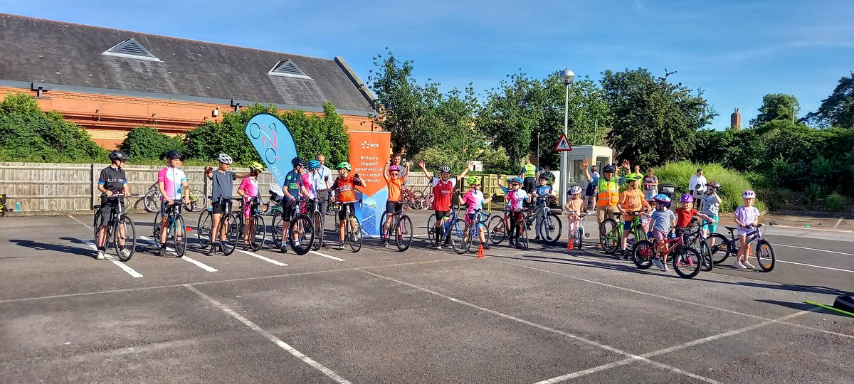 CycleStar3's tweet photo. A great evening at our new coaching facilities provided by @edfenergy and to @GlosCityPolice who provided free bike coding for our riders. #CycleStars #kidsonbikes #gloucester #Barnwood https://t.co/ihgJvxEw9Z
