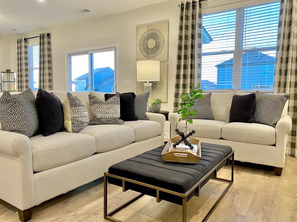 ubsdesigns's tweet image. The great room is easily the hardest working room in the house, as its entire purpose to serve multiple key functions all in one shared space. 

#greatroomdesign #livingroomdecor #livingroomdesign #modelhome #interiordesign