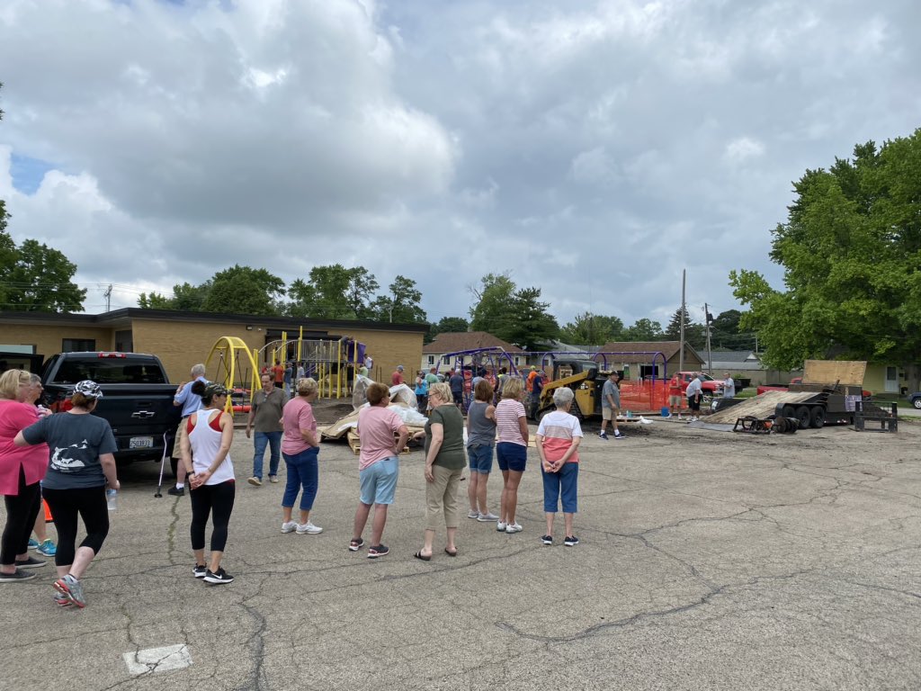 27Elementary's tweet photo. A huge thanks to the countless volunteers who helped with the Ryan Williams Memorial Playground at Washington-Monroe Elementary School!  A wonderful tribute which will benefit the children of Lincoln for many years! https://t.co/zErLhyxsOS