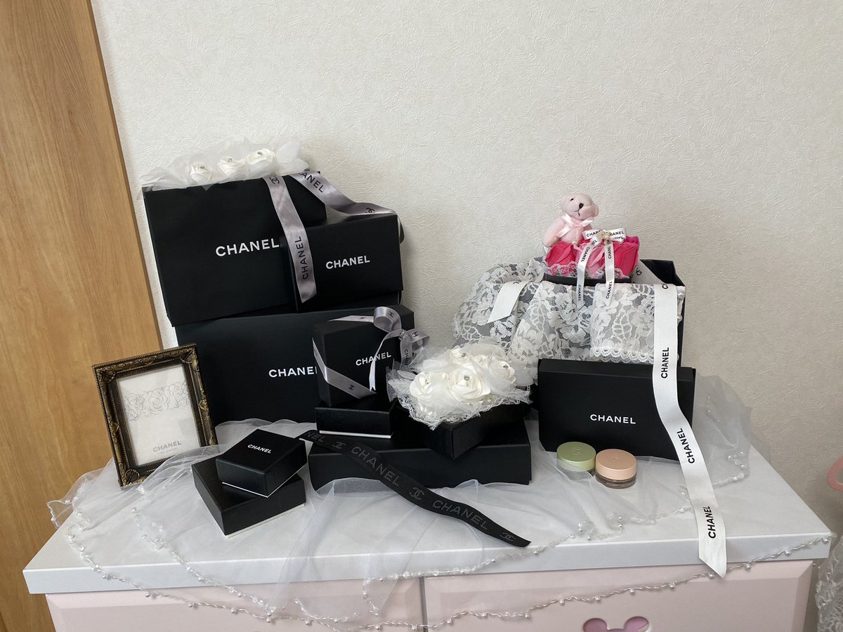 WdMarinn's tweet photo. ウェルカムスペース1
#ジルスチュアート
#CHANEL
#受付 https://t.co/RIOOmgIUMt