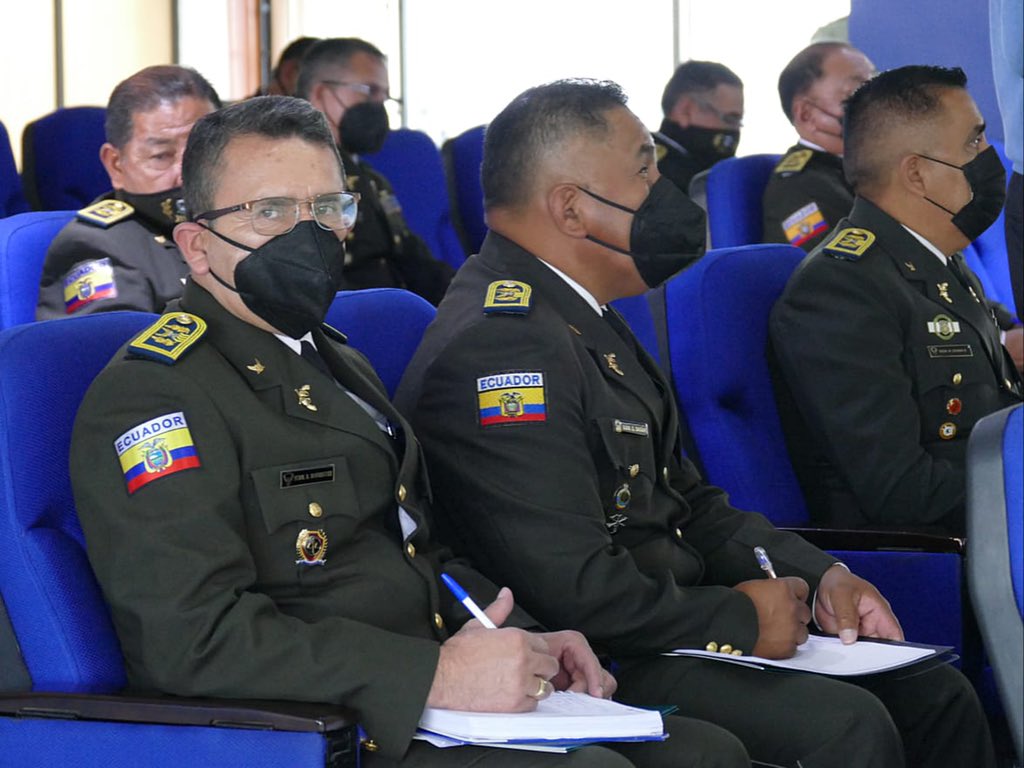 PoliciaEcuador's tweet photo. 👮‍♀️👮‍♂️#CmdtGralPolicía #GraITannyaVarela, junto al Mando Institucional y con los Suboficiales Mayores de todo el país, compartieron el "Taller de direccionamiento operativo y organización de @PoliciaEcuador". https://t.co/bbbSPUa8bz