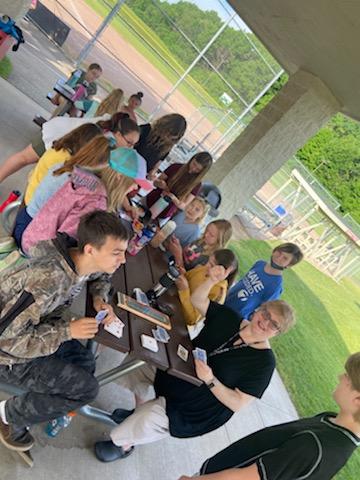 SMS_Owls's tweet photo. 6th grade Field Day https://t.co/o9FePPqrD5