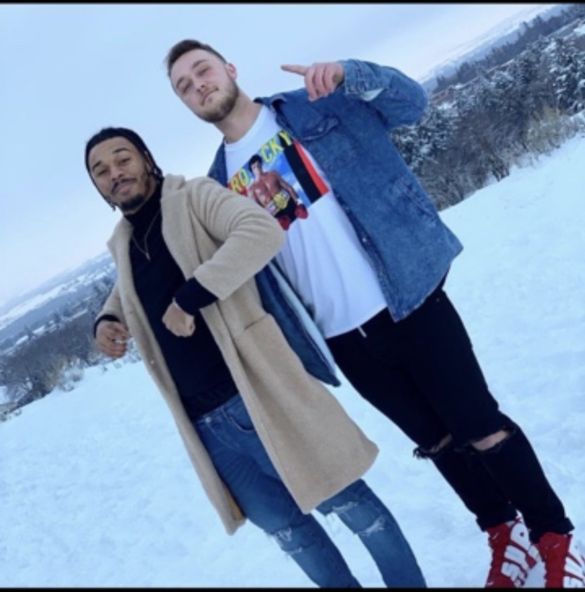 thecoach_eo's tweet image. Got a pretty solid group if you ask me 🤞🏾
@Kacy_thomas22 @QuincThePrince @dsugg24 @GregGreg15