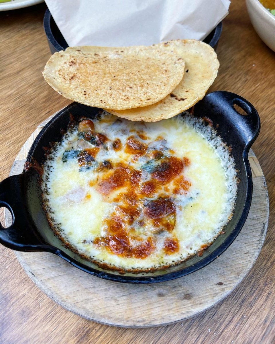 We could all use some gooey, melty queso fundido in our lives--melted Oaxaca cheese, mushrooms, onion, kale, and salsa molcajete. 🧀 🤤 
__________________________
📷: @pubikboi