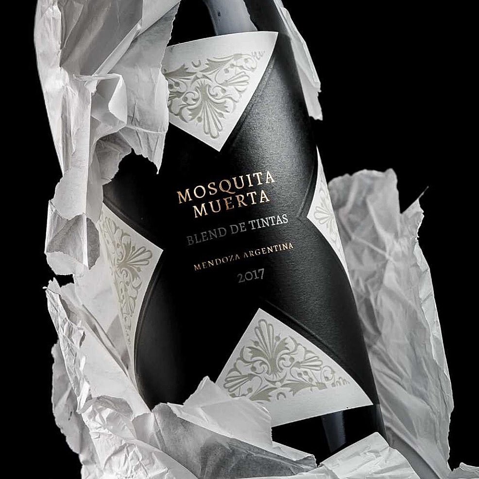 #MMWines / ¿No es el #MomentoMMWines perfecto para desenvolver ese regalo especial de <a href="/MMwines/">Mosquita Muerta</a> que tenes guardado? Sumate al #EfectoMMWines y compartínos tu foto!