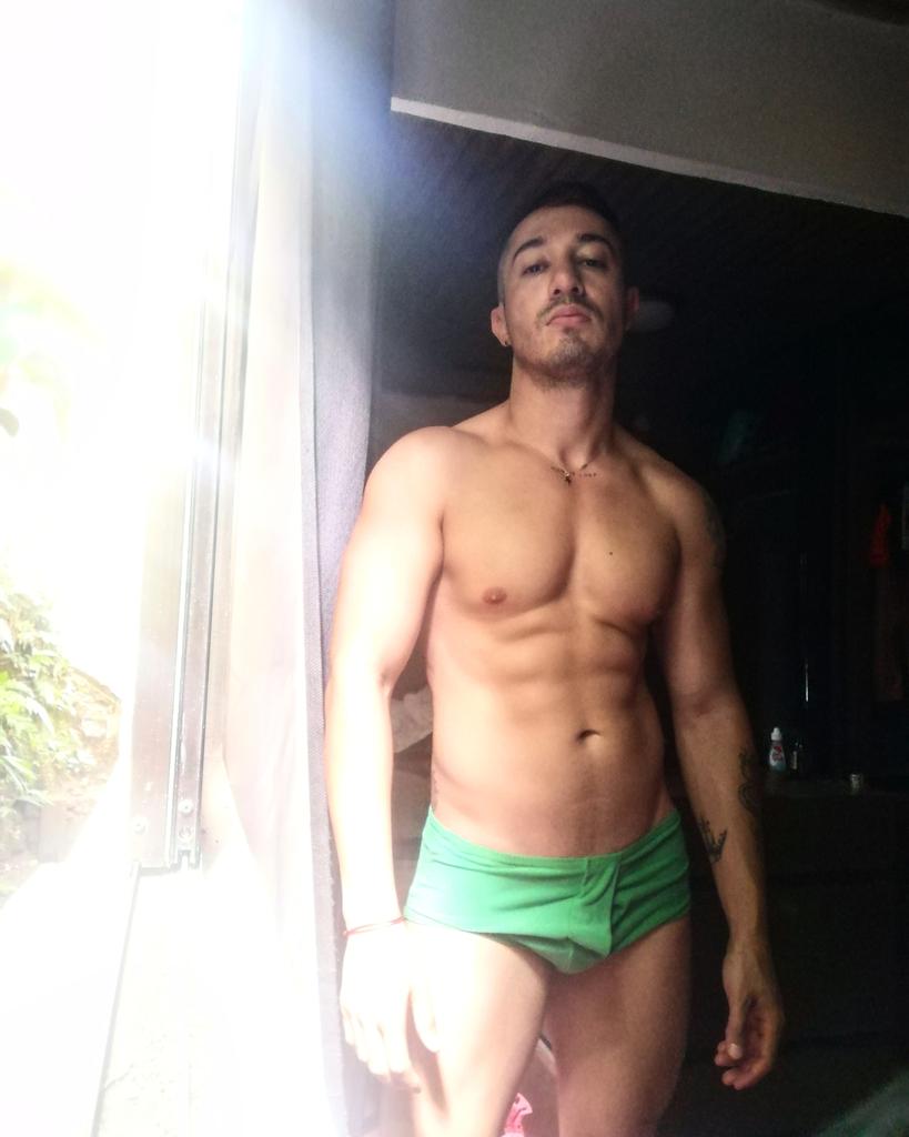 Alecespd's tweet photo. Feliz martes. Hay cosas q no imaginas q te podian hacer sentir mejor. #Martes #tico #stroge #gaylatinos #fitness #gayfit #gayman #fitboy #body #tico #boy #SanCarlos #Tuesday https://t.co/e4UhArkoiw