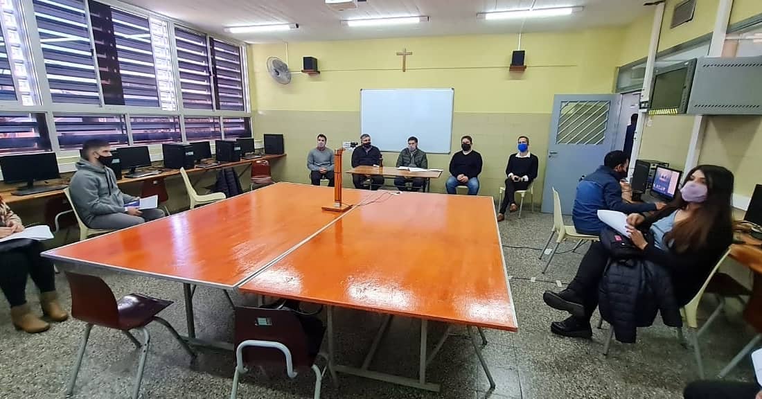 meluaces's tweet photo. 🏢 GESTIONAMOS LA CREACION DE NUEVOS EMPLEOS CON ESCUELAS TÉCNICAS Y PYMES DE 3 DE FEBRERO 🏭 

Mantuvimos una reunión con Directores de escuelas técnicas, comerciantes y 60 PYMES que participaron virtualmente, para continuar difundiendo los programas de empleo del @MinTrabajoAR https://t.co/5ArqZpSvc8