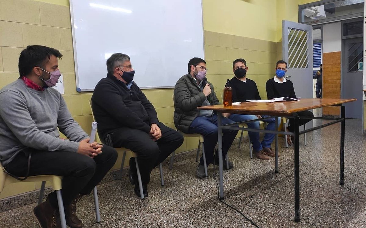 meluaces's tweet photo. 🏢 GESTIONAMOS LA CREACION DE NUEVOS EMPLEOS CON ESCUELAS TÉCNICAS Y PYMES DE 3 DE FEBRERO 🏭 

Mantuvimos una reunión con Directores de escuelas técnicas, comerciantes y 60 PYMES que participaron virtualmente, para continuar difundiendo los programas de empleo del @MinTrabajoAR https://t.co/5ArqZpSvc8