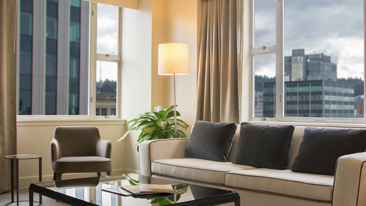 Experience the suite life with one of our premium suites! #TheBensonHotel #Portland #Travel bensonhotel.com/portand-hotel-…